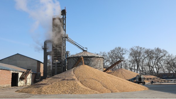 扭虧為盈，糧食烘干用上秸稈打捆直燃鍋爐就是省