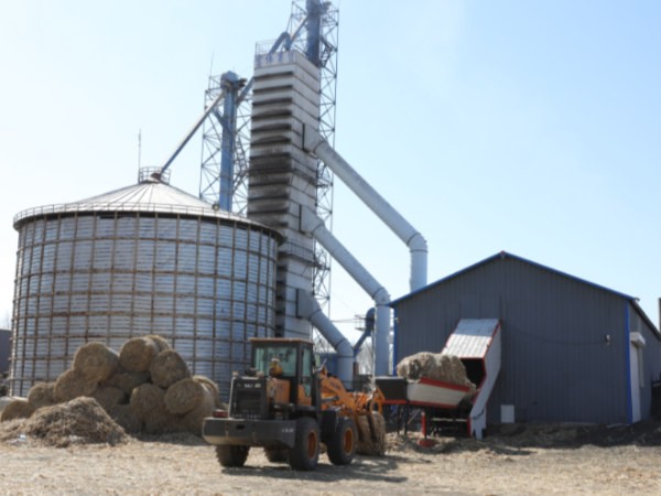 煤價(jià)上漲，糧食烘干用上生物質(zhì)秸稈大包直燃熱風(fēng)爐，一年省下30萬